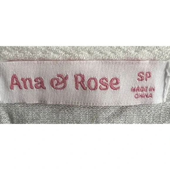 Ana & Rose White Black Embroidered Button Front V-Neck Top SP NEW - Picture 3 of 6